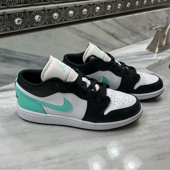 Nike Air Jordan 1 Low in White/Black/Teal… Size 6.5 Big Kids (8 wmn). Worn Once! - Picture 7 of 11